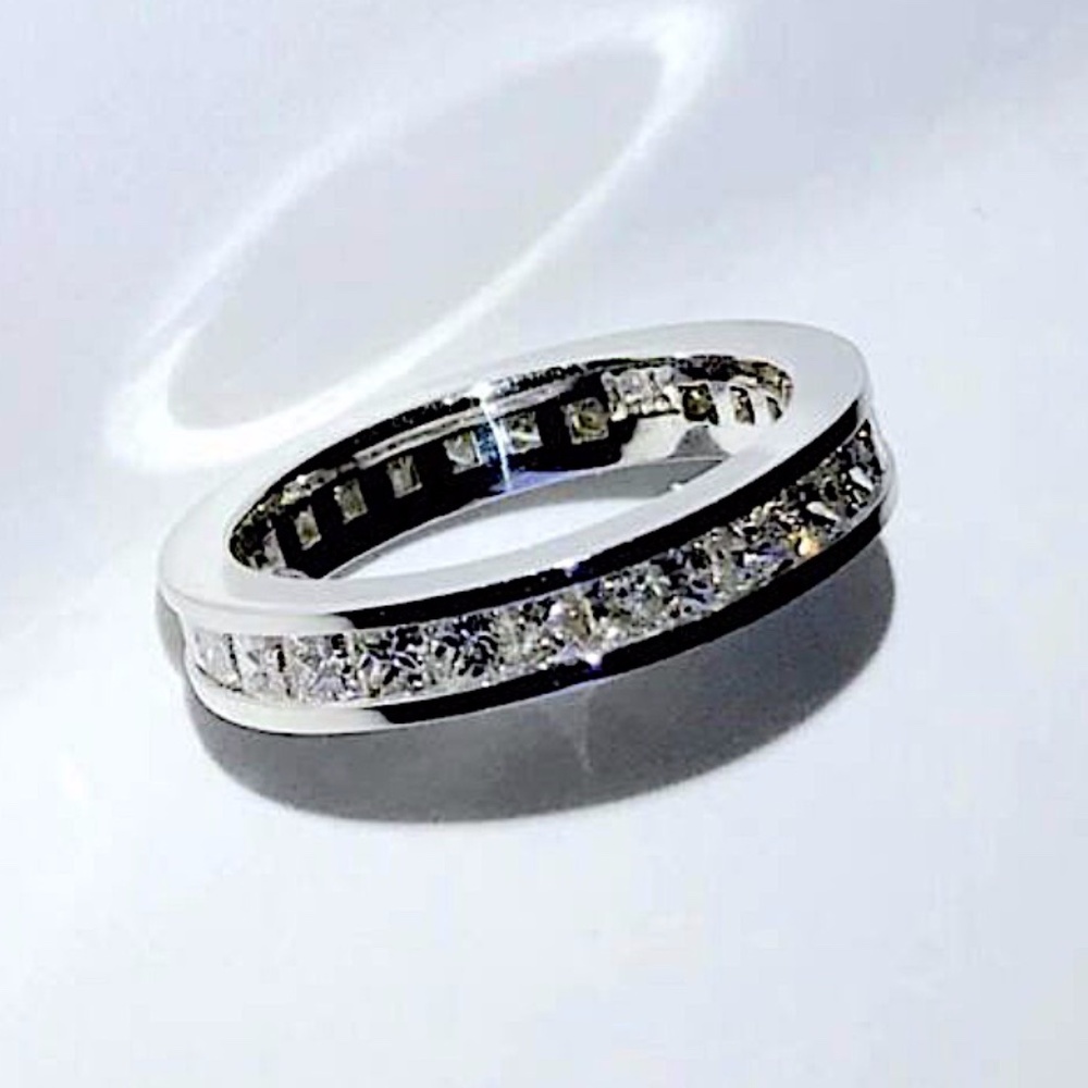 18kt 2.01ct G VS Genuine Princess Diamond Eternity